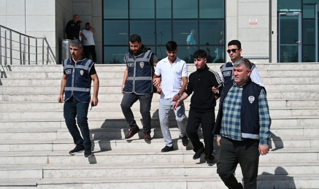 Kız kaçırma planı yaparak taksiciyi gasp eden şüpheliler tutuklandı
