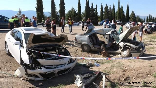 Trafik Kazası 2 Ölü, 4 Yaralı