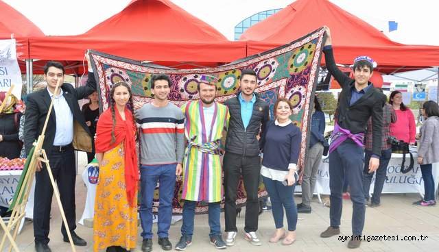 Üniversitede renkli nevruz