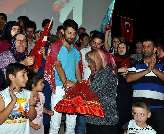 Vatana oğlumda kendim de feda olsun