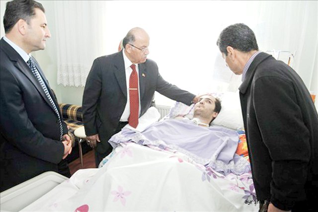 Yaralı polise ziyaret