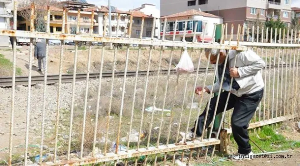 Mahalleli geçit istiyor!