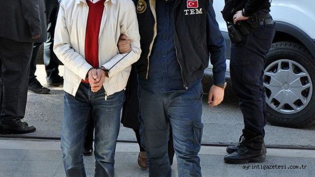 11 polis gözaltına alındı