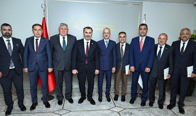AK PARTİ KIRIKKALE HEYETİ BAKAN URALOĞLU İLE GÖRÜŞTÜ