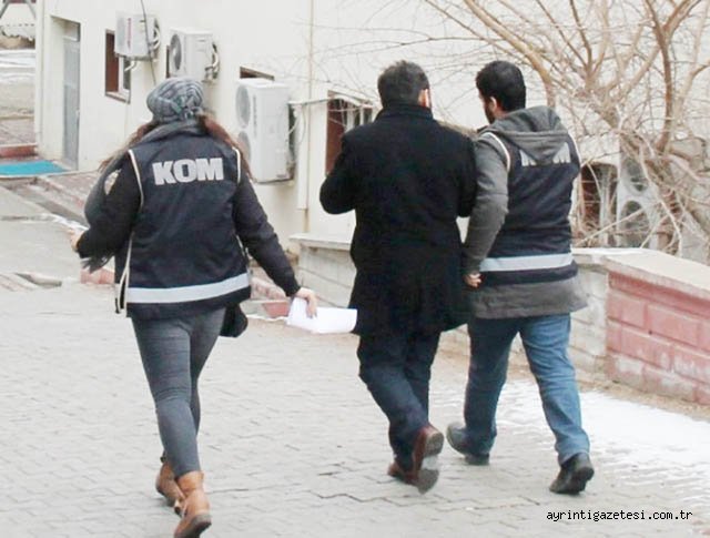 6 polis gözaltına alındı
