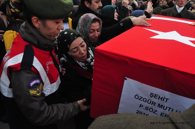 Ağlayıp soysuzları sevindirmeyeceğim