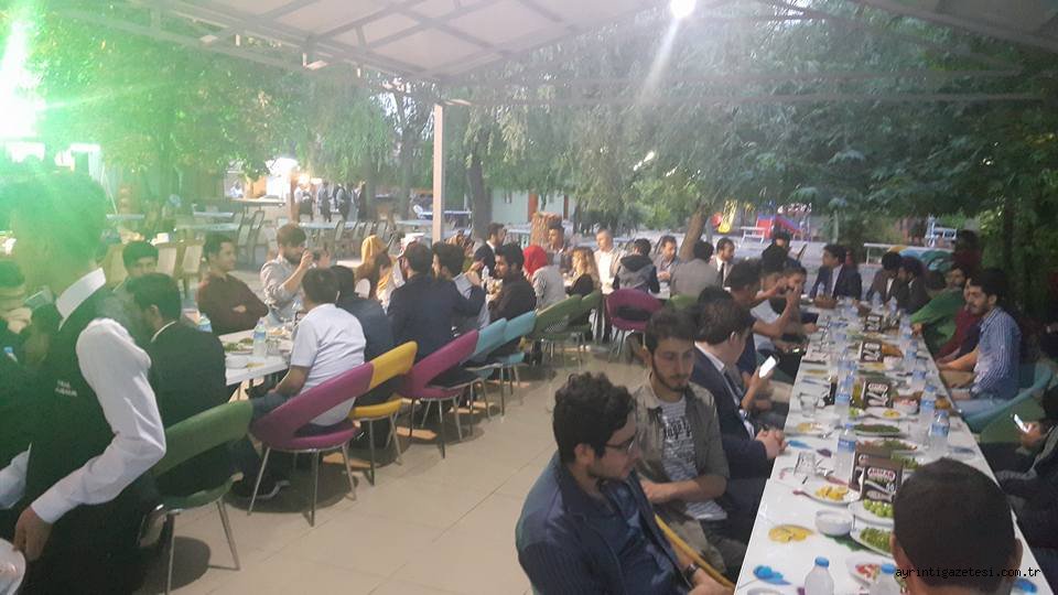 AK Gençlik’ten örnek iftar
