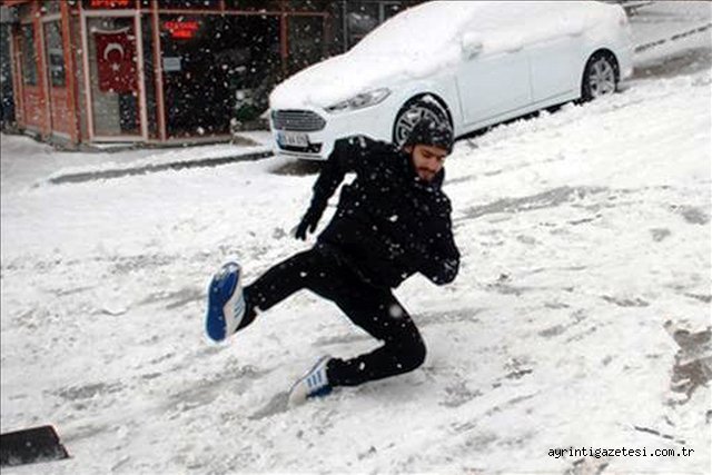 Buzlu yollarda ellerinizi cebinize koymayın!