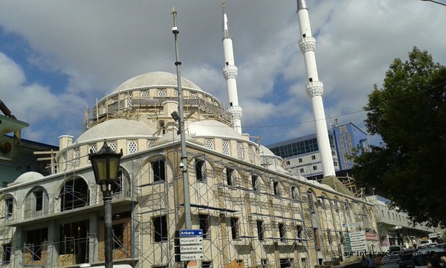 Çarşı cami hızla yükseliyor