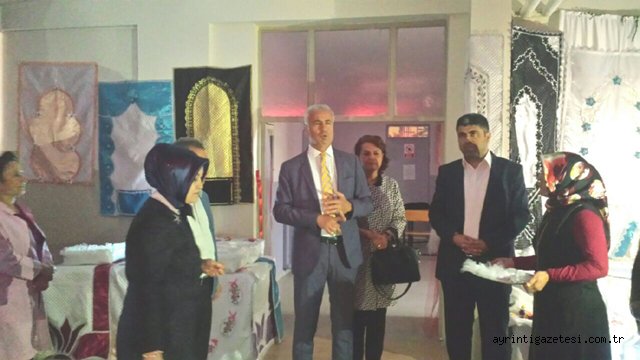 Ev hanımlarının mefruşat sergisi
