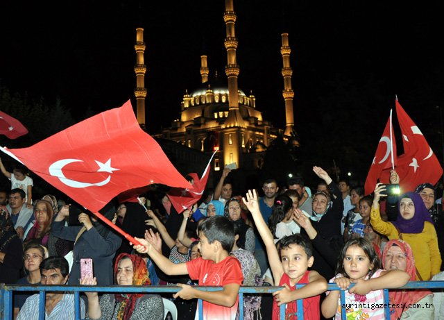  FETÖ’ya lanet yağıyor