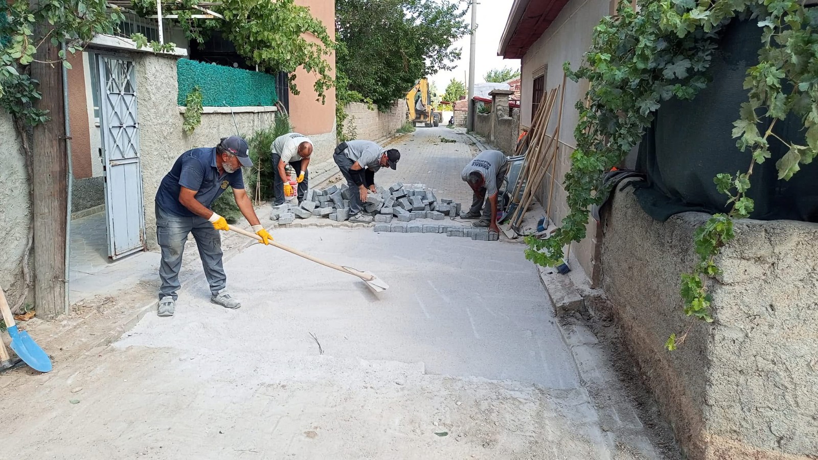 Kırıkkale'de Cadde ve Sokaklarda Kilit Parke Taşı Çalışmaları Hız Kesmeden Devam Ediyor - 4