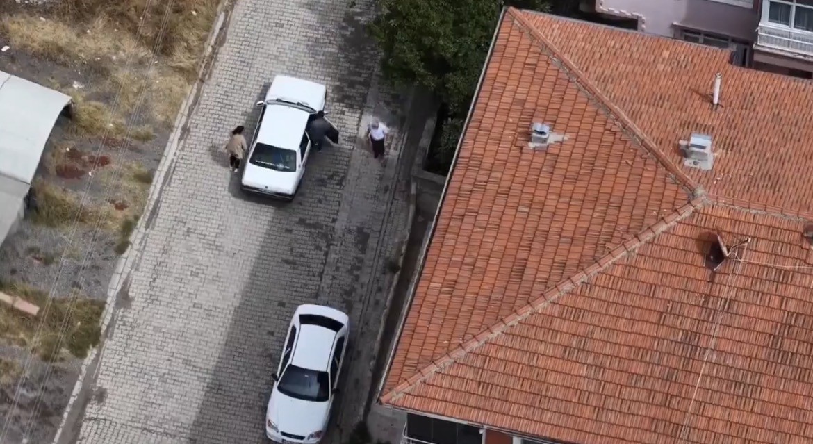 Drone’dan kaçamadı! Denetimi Fark Edince Yolcuyla Yer Değiştirdi - 1
