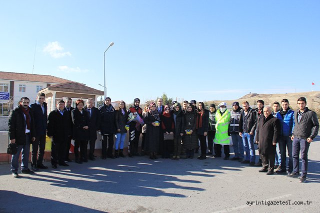 KYK’lı öğrencilerden Polislere moral ziyareti