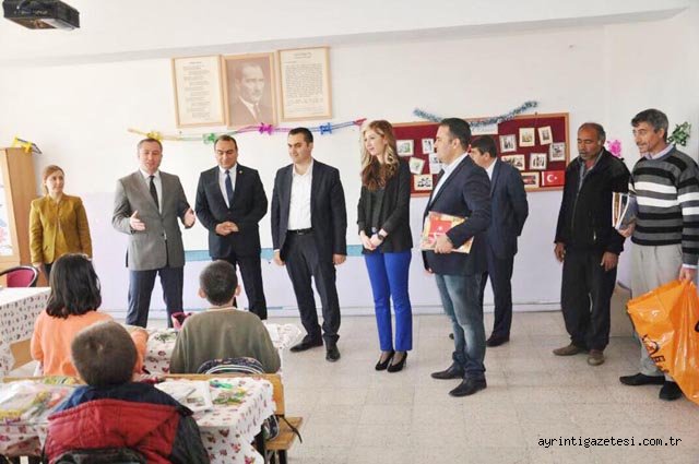  MÜSİAD’dan kırtasiye yardımı