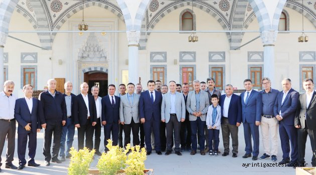 Nur Cami’de bayramlaşma