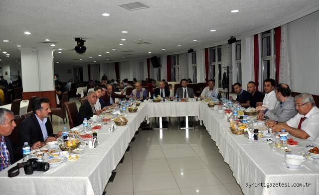Onar, iftarda basınla bir araya geldi