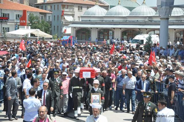 ŞEHİT ANNESİ, “SENİNLE GURUR DUYUYORUM”