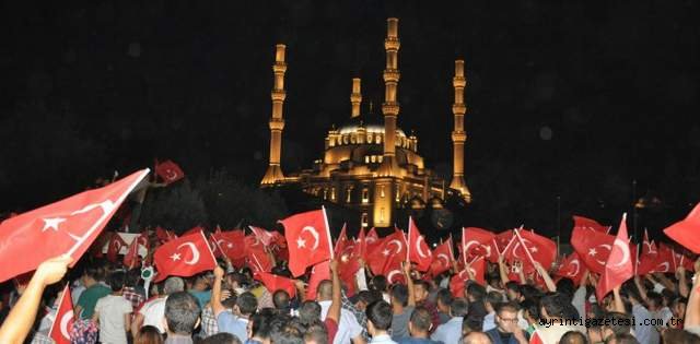 Sela ve ezan sesleri yükseldi