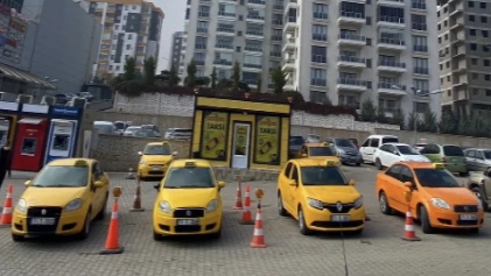 Taksi durağında silahlı kavga: 4 kişi yaralandı 