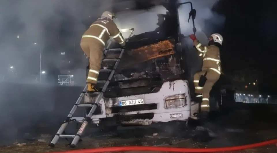 Park halindeki tanker alev topuna döndü