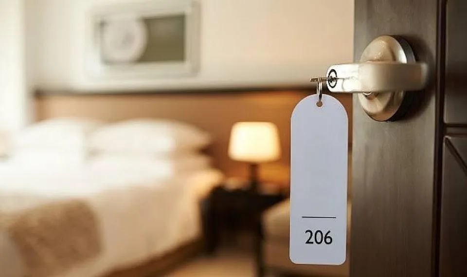 OTEL ODASINDA ÖLÜ BULUNDU 
