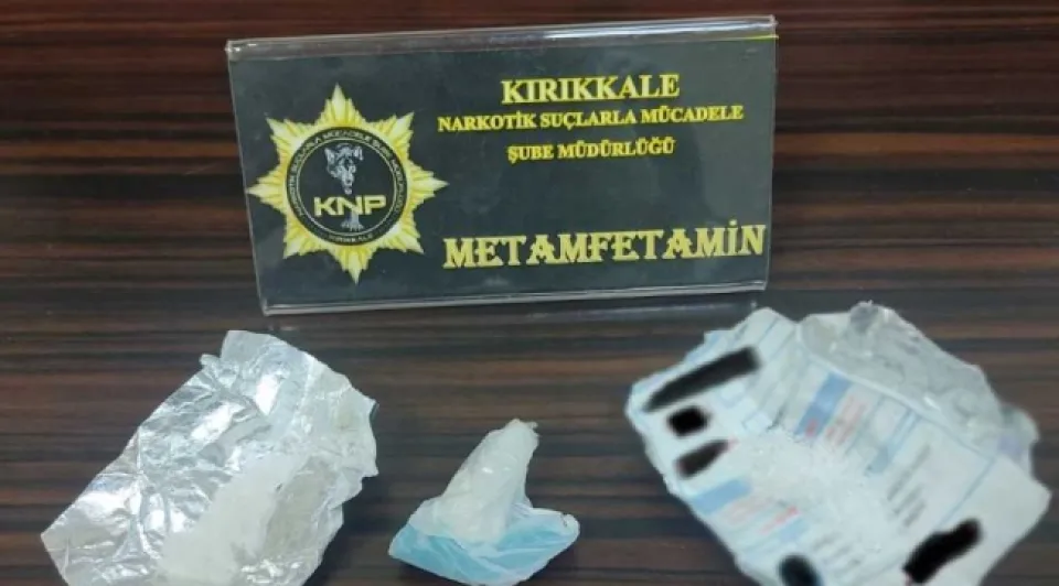 Uyuşturucu ticareti yapan 2 şüpheli tutuklandı