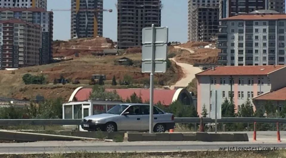 VATANDAŞ TEDİRGİN; BURADA TOPRAK KAYMASI VAR MI? 