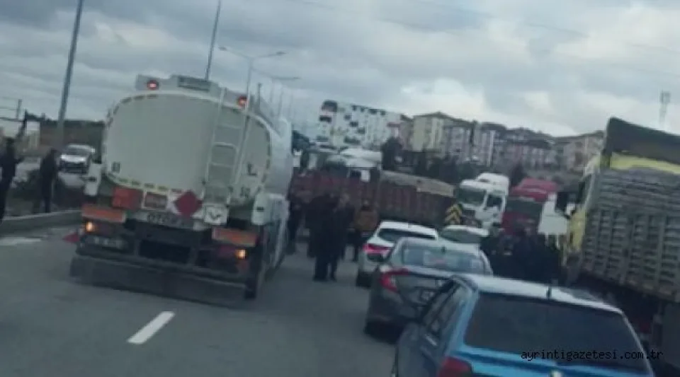 KAMYONCULAR BAĞDAT KÖPRÜYÜ KAPATTI