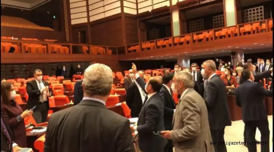 CAN'DAN 3 PARTİYE TEPKİ; ELELE KOLKOLASINIZ