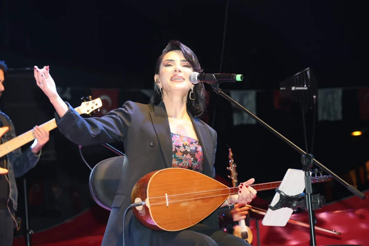 Kırıkkale’de Cumhuriyet Coşkusu: Özlem Özdil Sahne Aldı - 1