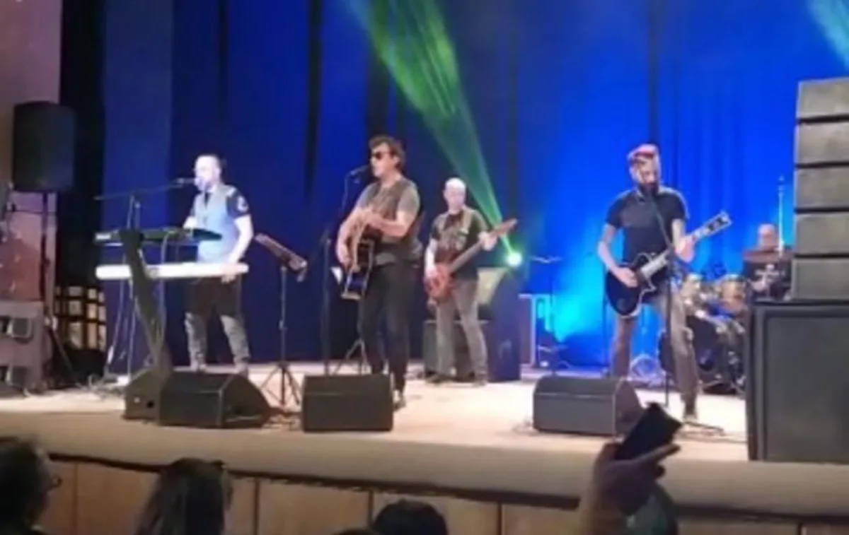 PARTİLER MÜZİK ÇALMIYOR, KÜLTÜR MERKEZİNDE KONSER VERİLİYOR