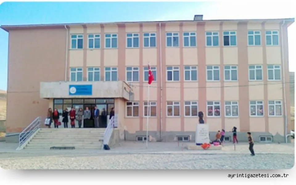 Okul müdürüne şok suçlama