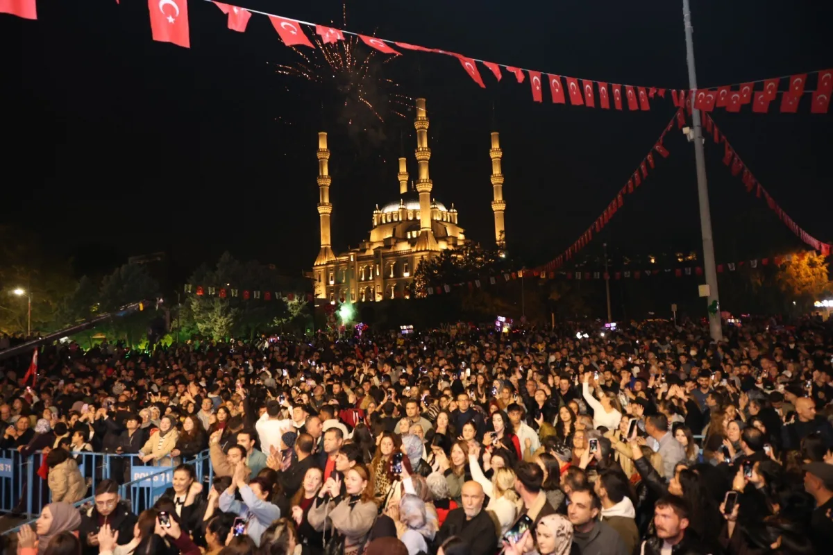 Kırıkkale’de Cumhuriyet Coşkusu: Özlem Özdil Sahne Aldı - 2