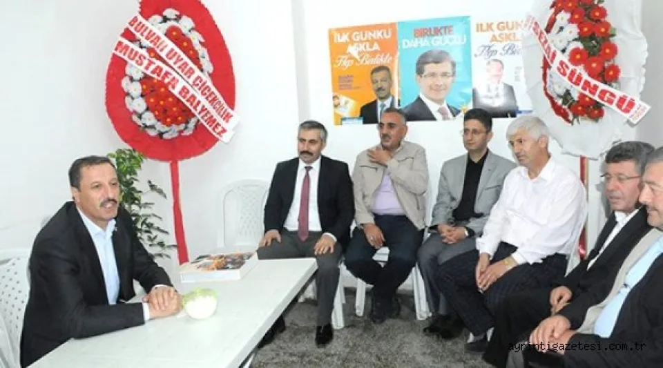 Demir'in bürosu dolup taşıyor