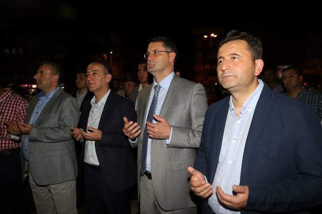 Tankların altına yatacak binlerce insan var