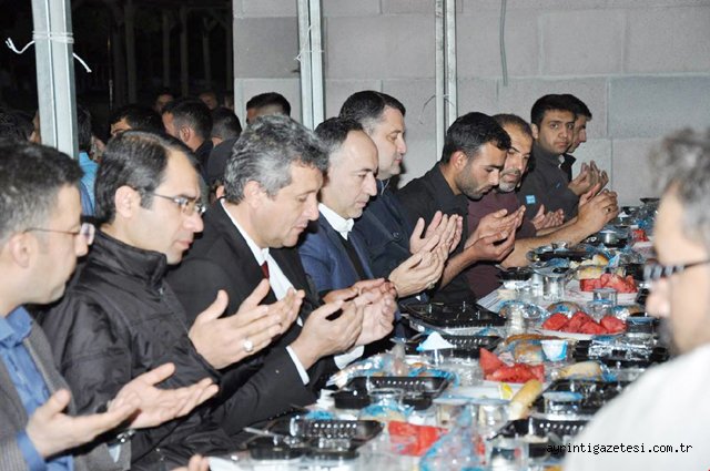 Vatandaşla iftar yaptılar