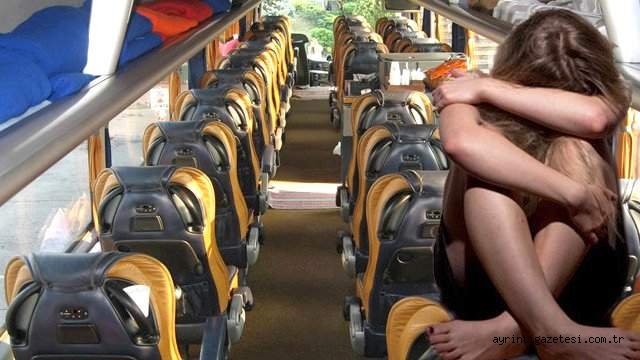 Yolcuyu Taciz Eden Muavini Şoför ve Yolcular Dövdü